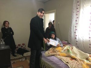 Karnesini okul müdürü getirdi