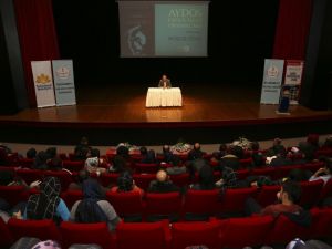 Gençler “Azazil’in Kapısında” kitabını tartıştı