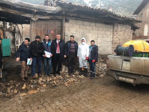 Manisa’da hayvan sağlığı için dezenfekten çalışması