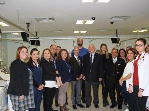 Maraton koştular, aldıkları diyaliz cihazlarını Bakırköy Dr. Sadi Konuk Eğitim ve Araştırma Hastanesi’ne bağışladılar