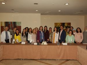 Hassas anneler çay saatinde sağlık için bir araya geldi