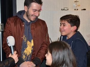 Youtuber Enes Batur’a küçük hayranlarından yoğun ilgi