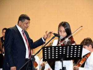 Salihli’de minik ellerden büyük konser