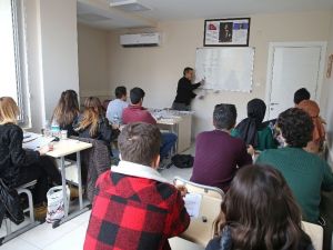 Buca’da bin 120 öğrenciye ders desteği