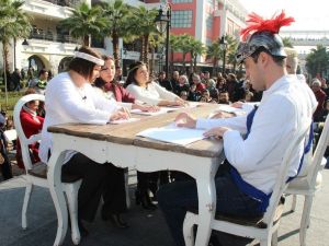 Görme engellilerden Braille alfabesiyle tiyatro