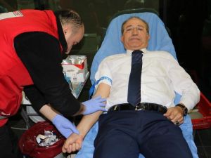 Manisa Büyükşehir Belediye personelinden kan bağışı