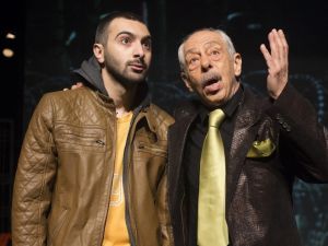 "Göçmenleeeer", İzmir’de ayakta alkışlandı