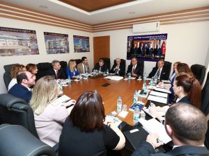 Başkan Büyükerşen İzmir eğitim camiasına katıldı