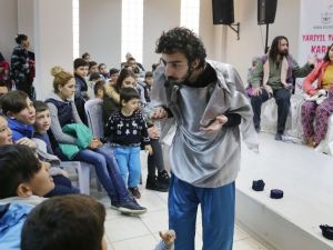 Konak’ta, tatilde tiyatro keyfi