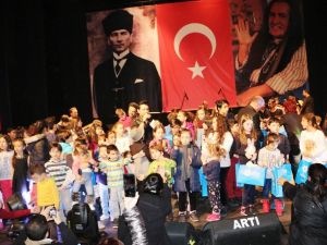 Adam olacak çocuklar Barış Manço’yu andı