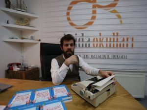 Siri’ye kitap yazdırdı