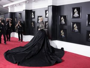 Lady Gaga Avrupa’daki konserlerini iptal etti