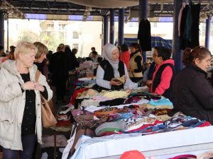 Kullanmadıkları ürünleri satarak aile ekonomisine katkı sağlıyorlar