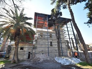 159 yıllık köşke "hayat öpücüğü"