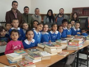 Büyükşehir çalışanlarından köy okuluna kitap desteği