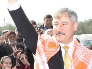 Saruhanlı Belediyesinden çiftçiye ekipman desteği