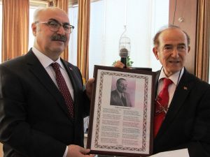 Vali Köşger, Aydınlı şair ve yazarlarla bir araya geldi