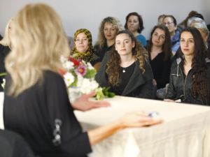 Mahalle kadınlar yazarlarla buluşuyor