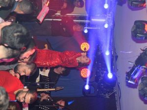 Yıldız Tilbe ve Ece Seçkin sevgililer gününde Uludağ’ı coşturdu