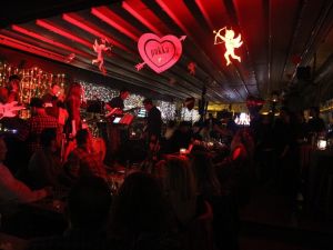 Marmaris’te eğlence mekanları kış ortasında yaz yoğunluğu yaşadı