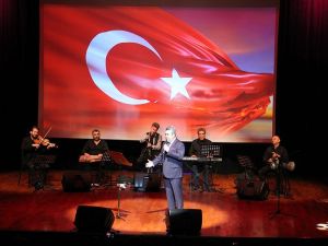 Müzeyyen Senar şarkılarıyla anıldı