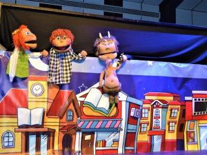 Kukla Tiyatrosu Karacasulu miniklerle buluştu