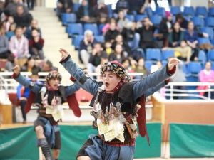 Zeybek gösterileri izleyenleri büyüledi