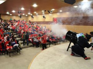 Germencik Belediyesi’nden çocuklara özel tiyatro gösterimi