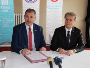 Manisa’nın hastanelerine kitaplık kuruluyor