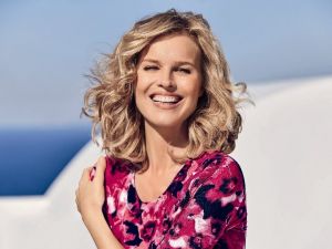 Eva Herzigova marka yüzü olmaya devam ediyor