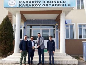 Domaniç Ülkü Ocakları Başkanlığı, okula projeksiyon cihazı bağışladı