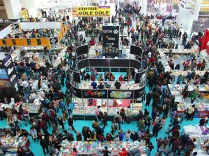 12. Ankara Kitap Fuarı’nda ünlü yazarlar okuyucularıyla bir araya geldi