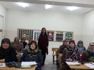 75 yaşında okuma yazma kursuna katıldı