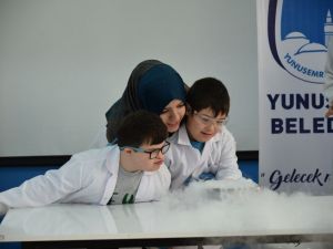 Özel öğrenciler Bilim Şenliğini çok sevdi