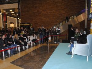 Mobiliyum AVM’de Özge Ulusoy rüzgarı