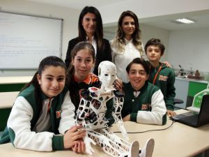 Şehitlerden etkilenen öğrencilerden asker olacak yapay zekalı robot