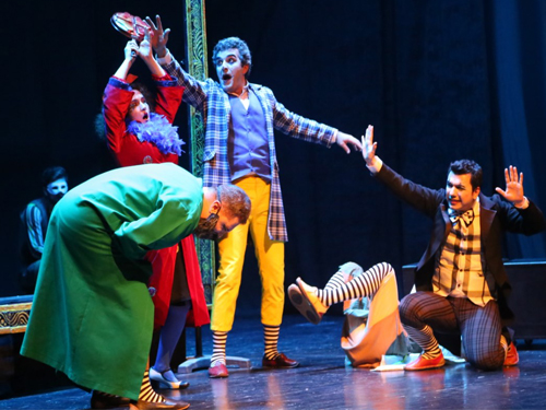 Tiyatro günleri yoğun katılımla başladı