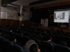 Harvard’lı Türk, öğrencilere canlı bağlandı