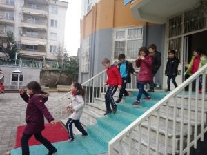 Mehmet Tarhan İlkokulu’nda deprem ve yangın tatbikatı