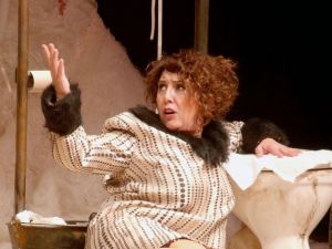 Sanatseverlerin ’Aşk Ölsün’e ilgisi yoğun