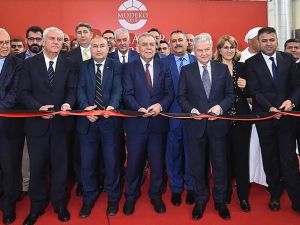 Uluslararası İzmir Mobilya Fuarı kapılarını açtı