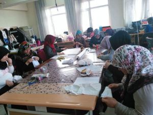 Altıntaş’ta ’kadın üst giysileri dikimi’ kursu