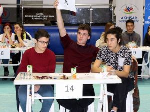 Manisalı gençler bilgilerini konuşturdu