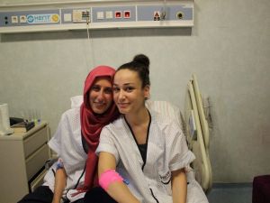 Arkadaşına kadınlar gününde böbreğini bağışladı