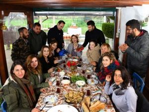 "Kalk Gidelim" setinin kadınlarına büyük jest