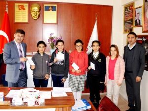 Sarıgöllü öğrenciler Mehmetçiğe mektup yazdı