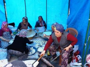 Okullarını boyatmak için kermes düzenlediler