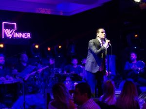 Winner’da sahne alan Linet’e çok özel doğum günü hediyesi