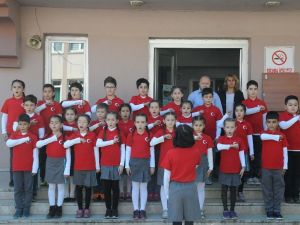 İstiklal Marşını işaret diliyle okudular