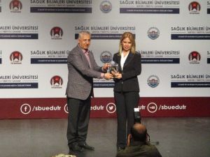 Sağlık Bilimleri Üniversitesi’nden İHA’ya ve Türkiye Gazetesi’ne ödül